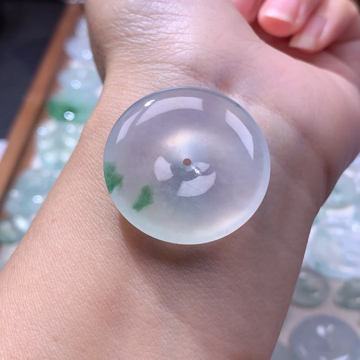 颈饰未镶嵌翡翠高冰飘花平安扣