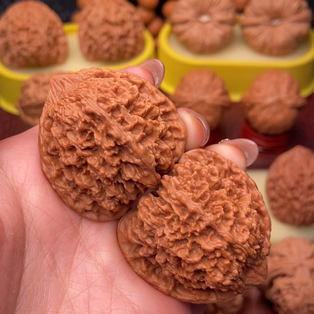 把件文玩核桃40红皮 满天星