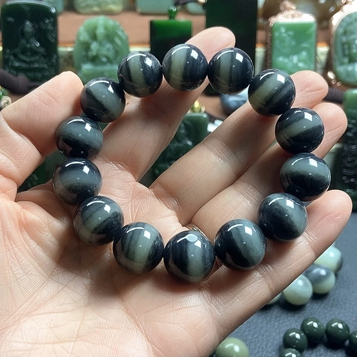 俺***夫和田玉未镶嵌手链