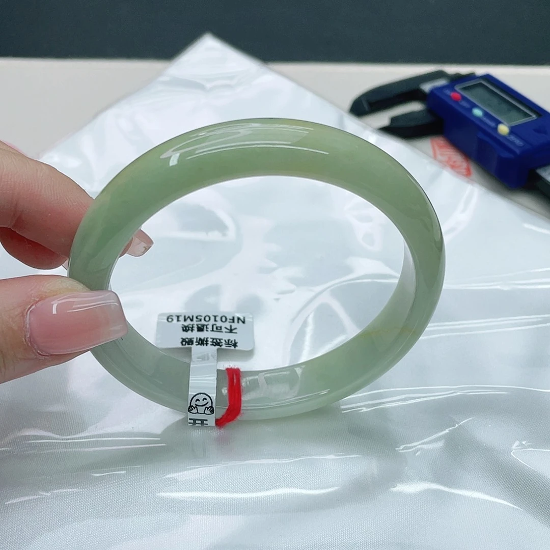 翡翠手镯未镶嵌正62