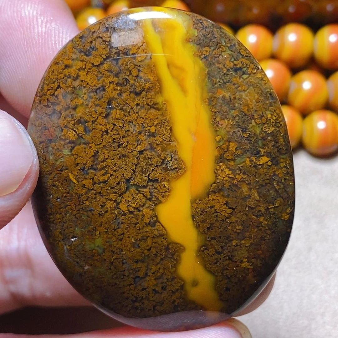 未镶嵌颈饰玛瑙/玉髓?*