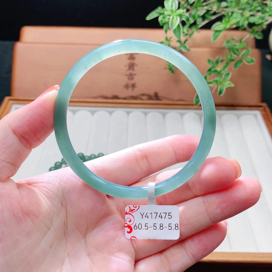 未镶嵌手镯（圆镯）翡翠