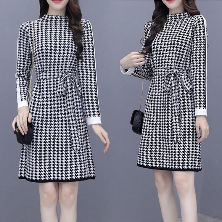 千鸟格长袖连衣裙女2025秋冬季新款半高领针织打底毛衣裙子中长款