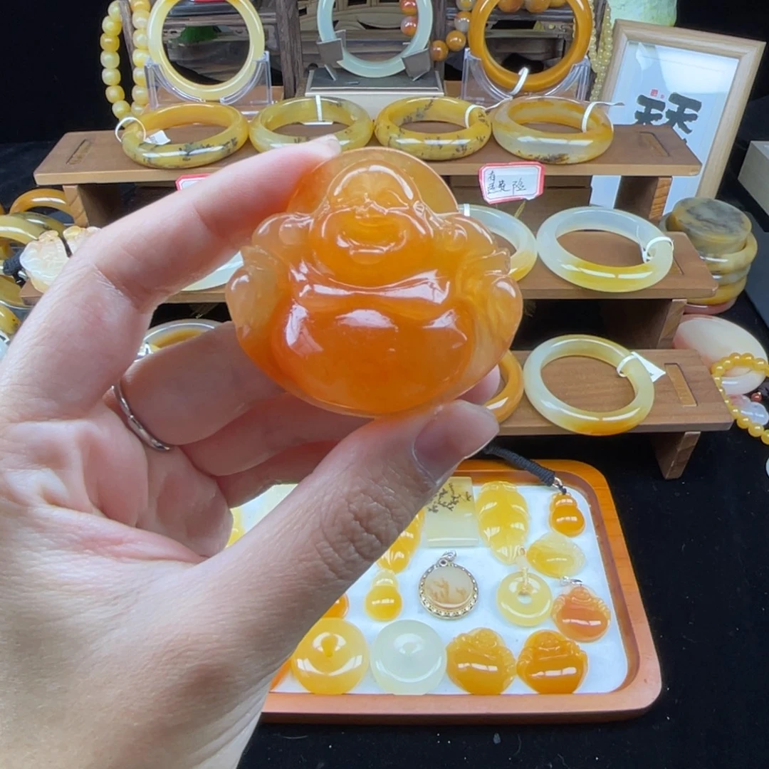 石英质玉（黄龙玉）未镶嵌颈饰佛公