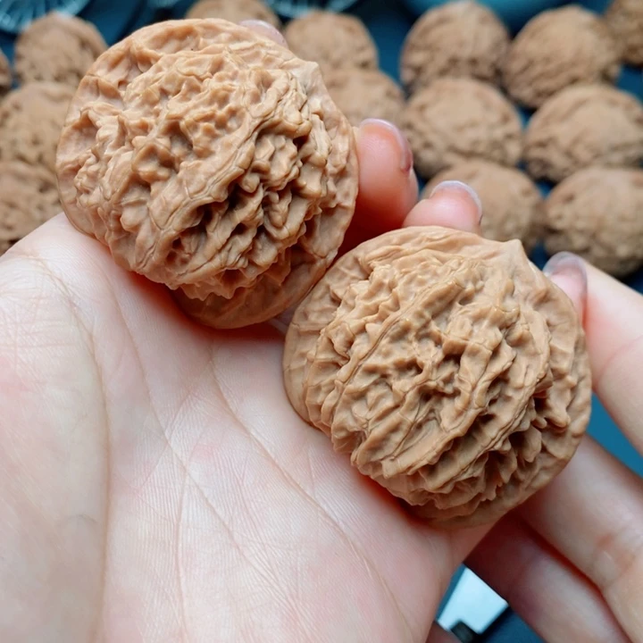 文玩核桃把件盘龙纹45