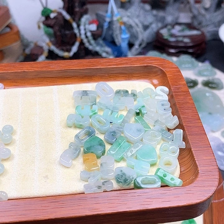 吊坠(不含链)未镶嵌翡翠一个20