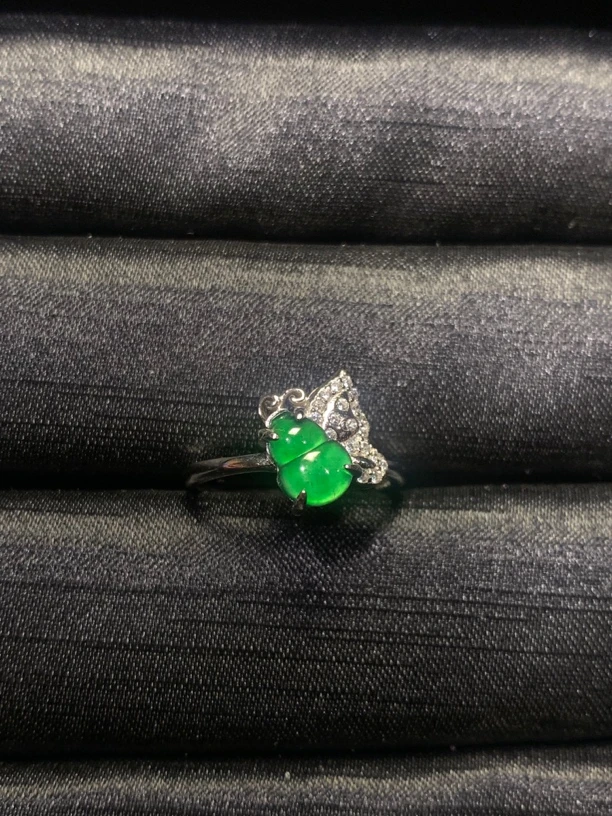 天然A货翡翠葫芦蝴蝶款戒指