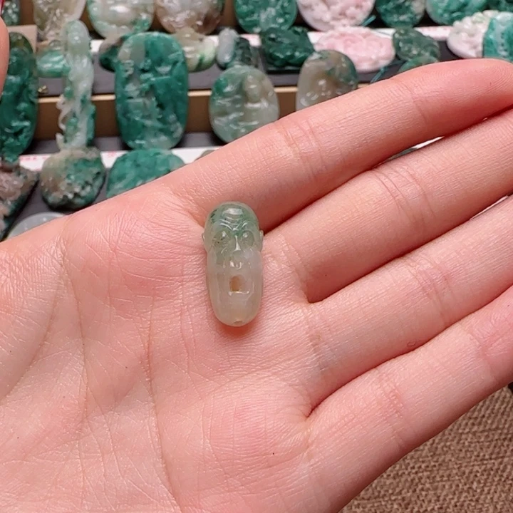 青***华独山玉未镶嵌颈饰