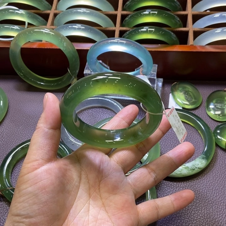 蛇纹石玉未镶嵌手镯53