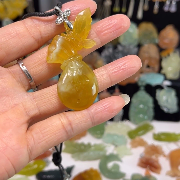 蛇纹石玉未镶嵌吊坠(赠链)