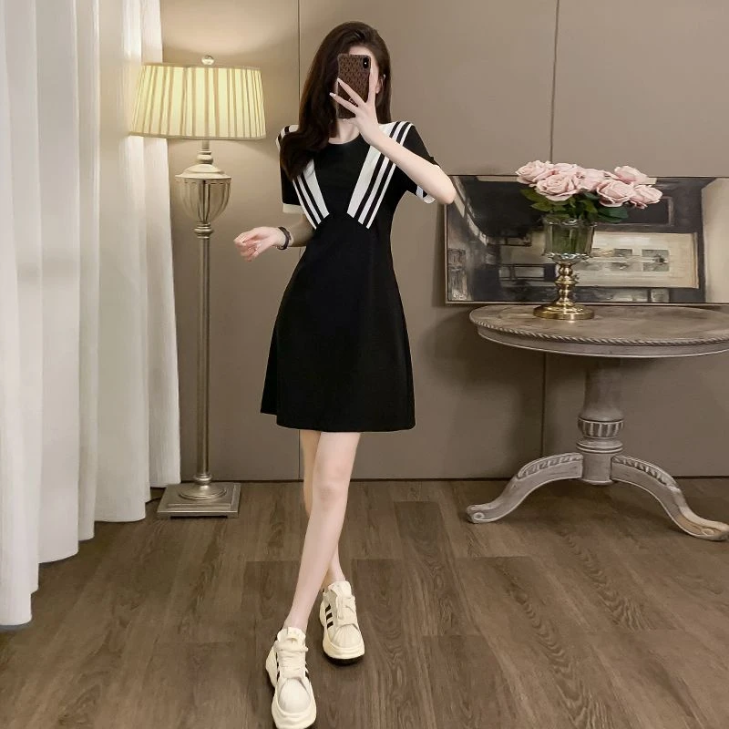 2025新款新款显瘦黑色连衣裙女洋气春季大码气质小黑裙子中长款