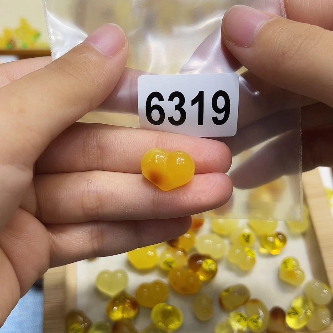 琥珀未镶嵌珠宝奇石