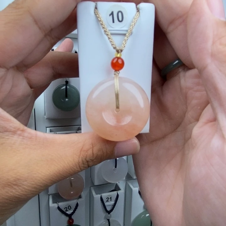 *****颈饰未镶嵌石英质玉