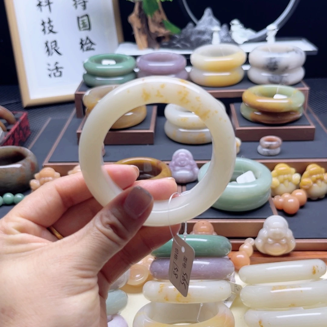未镶嵌手镯石英质玉