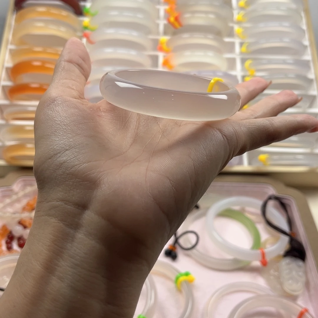 玛瑙/玉髓手镯未镶嵌