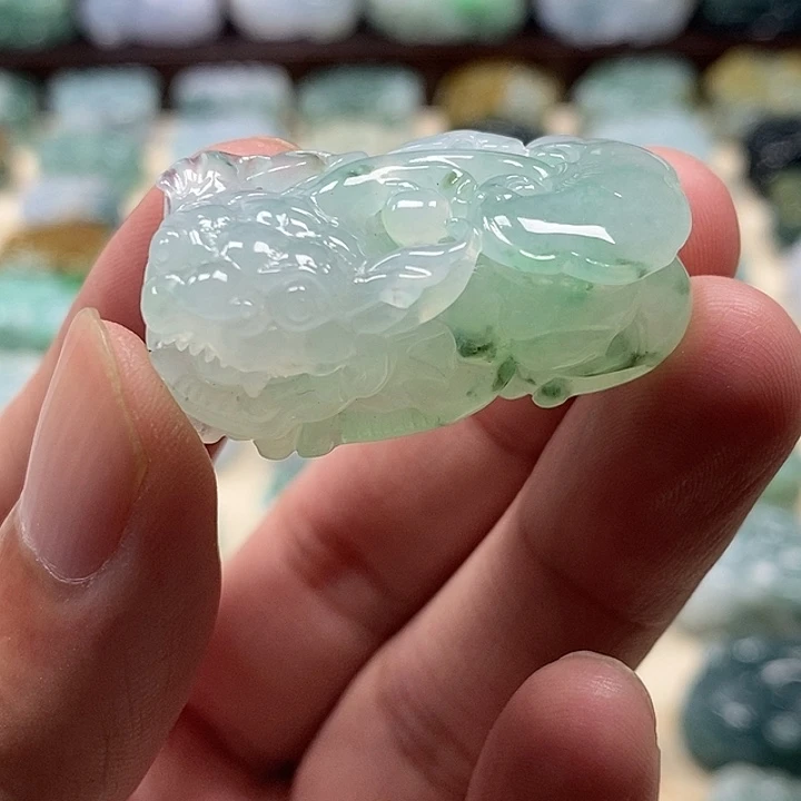 翡翠未镶嵌颈饰貔貅