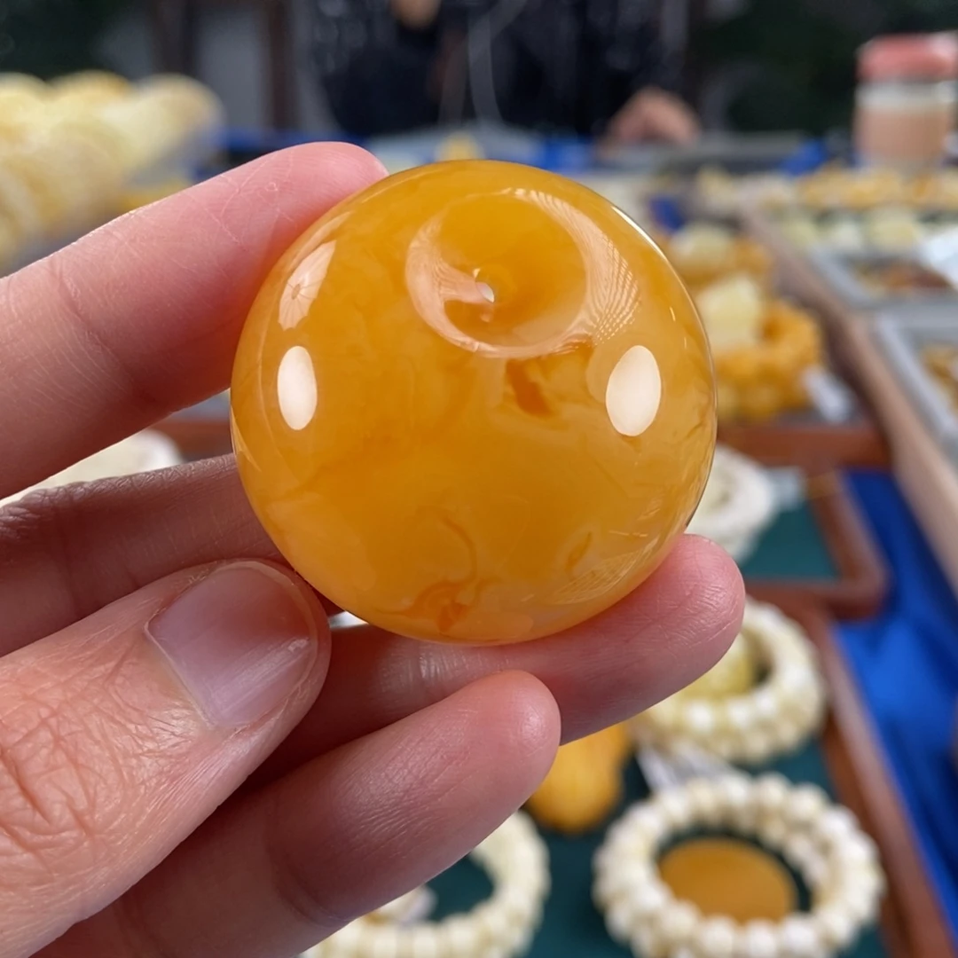 琥珀未镶嵌珠宝奇石15.45鸡油红妖花蜡公主扣