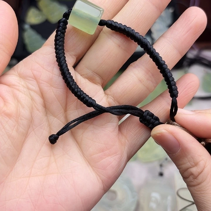 岫玉未镶嵌颈饰吊坠