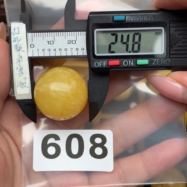 天***阳未镶嵌琥珀裸石蜜蜡