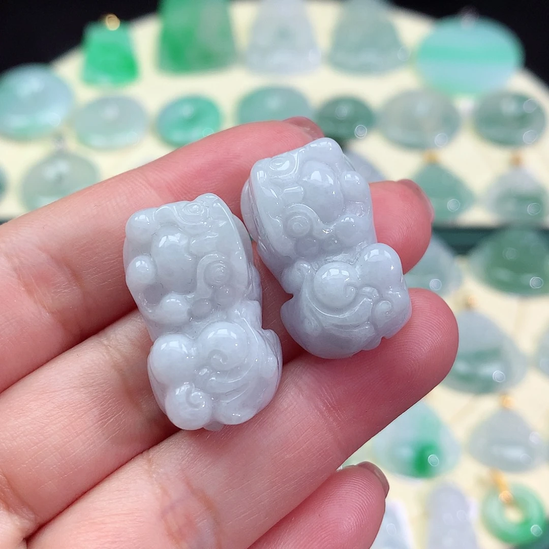 翡翠未镶嵌颈饰貔貅