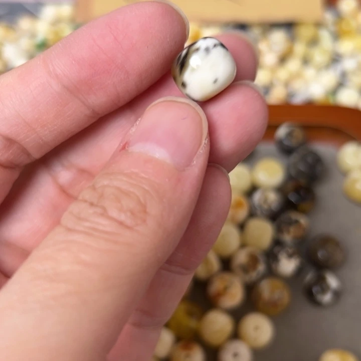 蜜蜡未镶嵌裸石11.1mm一个
