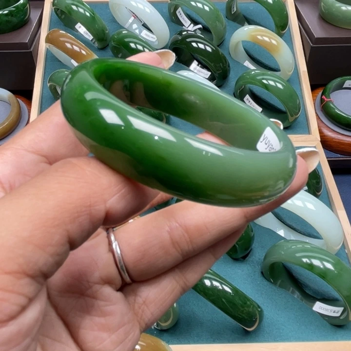 未镶嵌手镯和田玉（碧玉）