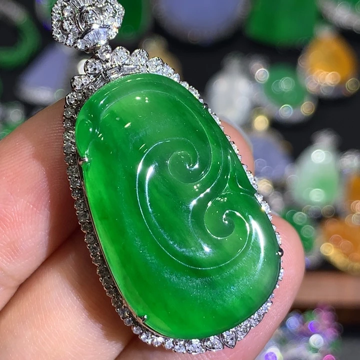 翡翠18K金镶嵌颈饰8、