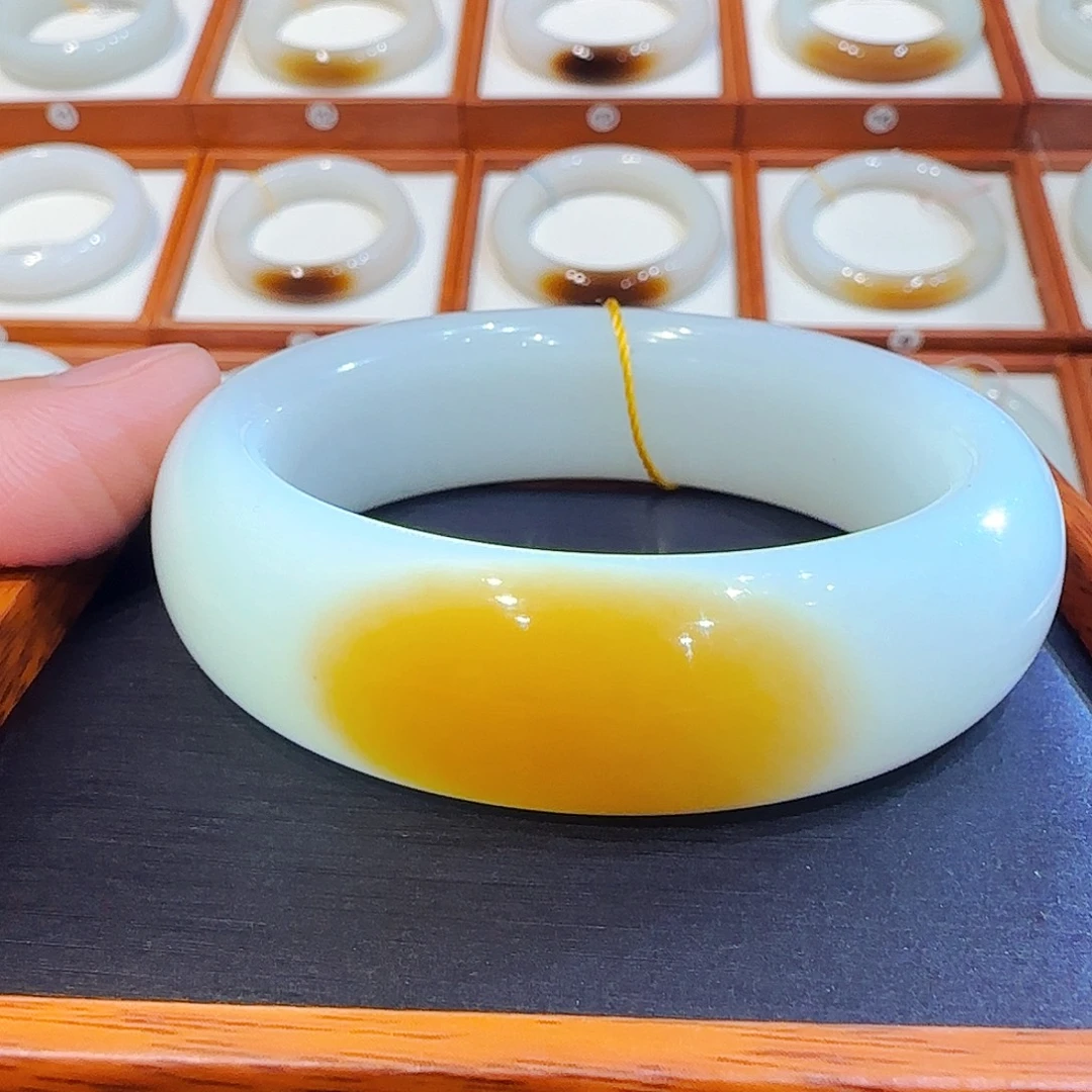 和田玉未镶嵌手镯且末轮胎一口金糖54 55 56