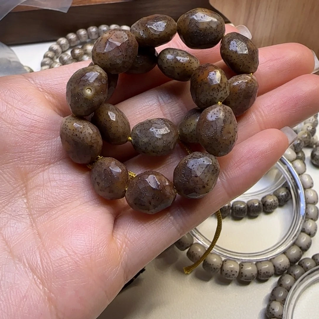 大****星月菩提手串火烧云和圆珠差价