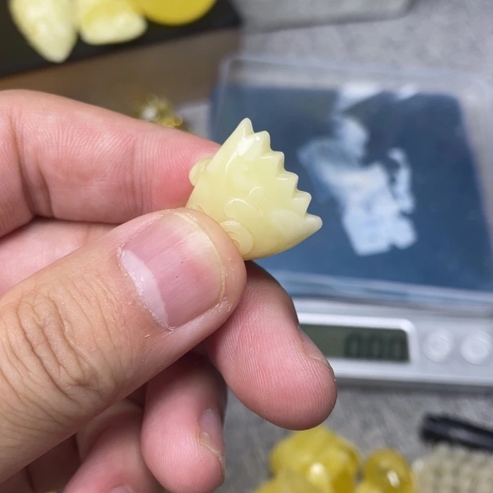 韦****琥珀未镶嵌珠宝奇石