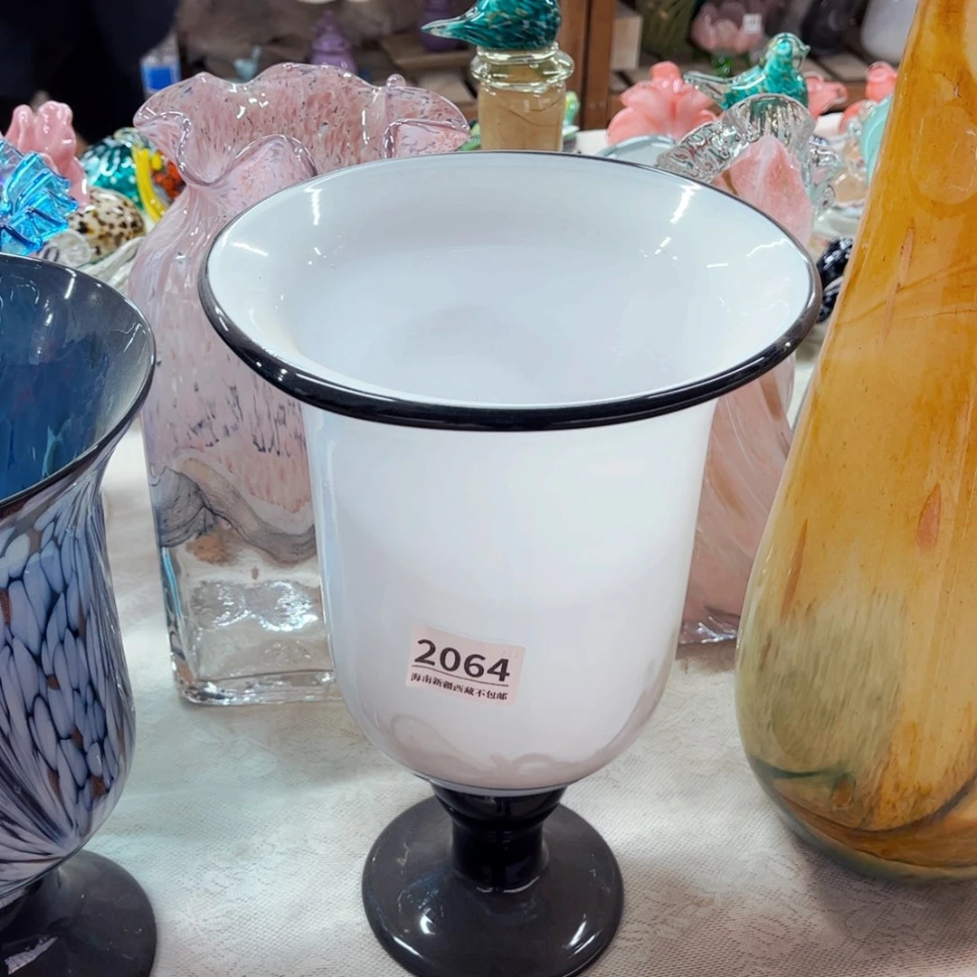 2064高32厘米，家悦琉璃花瓶摆件