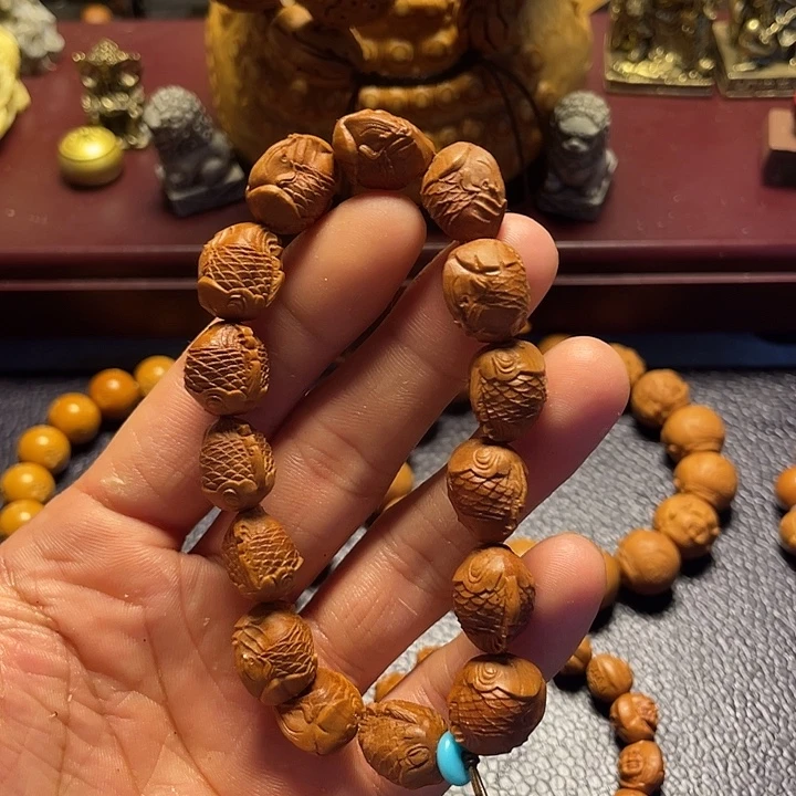 龙纹桃核雕刻瑕疵金鱼