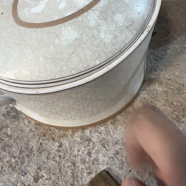搪瓷微瑕疵一个锅