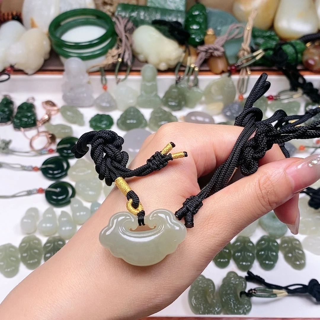 和田玉手镯未镶嵌微***笑