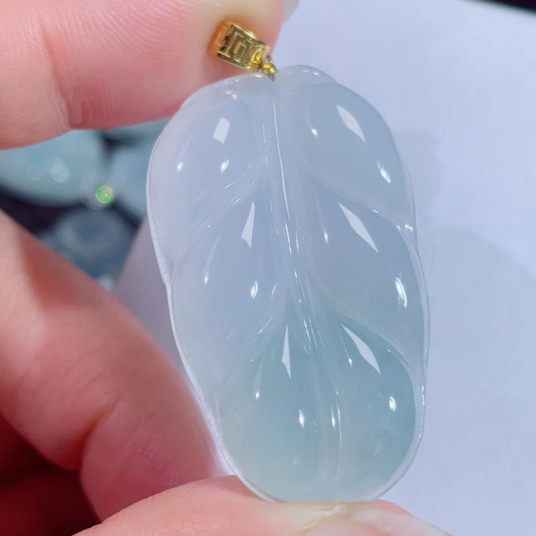 翡翠18K金镶嵌颈饰叶子