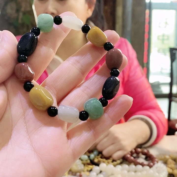 密玉（石英质玉）颈饰未镶嵌