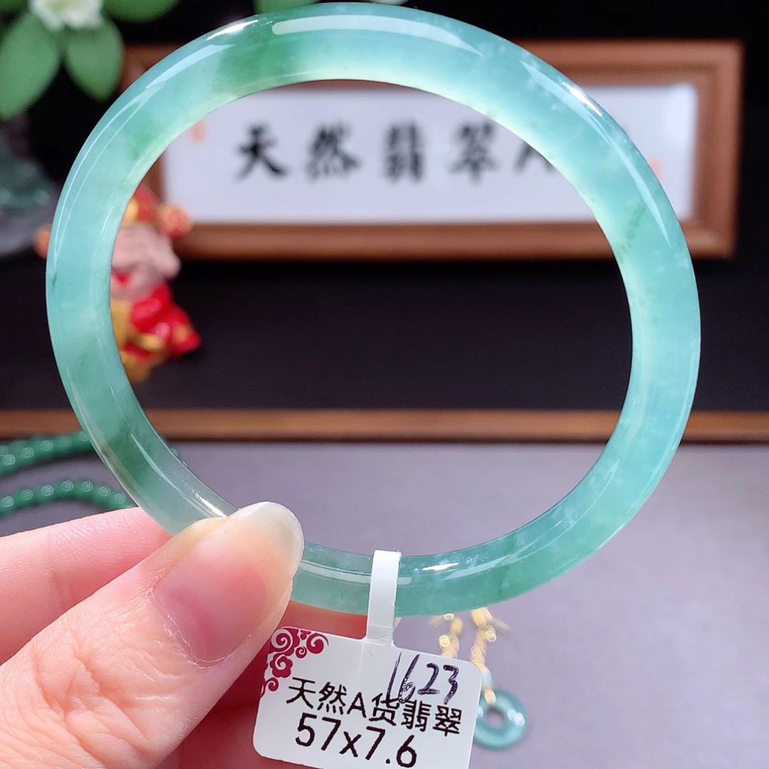 未镶嵌手镯（圆镯）翡翠