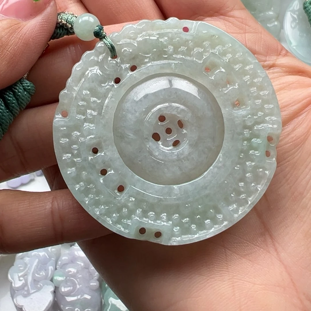 翡翠颈饰未镶嵌时来运转