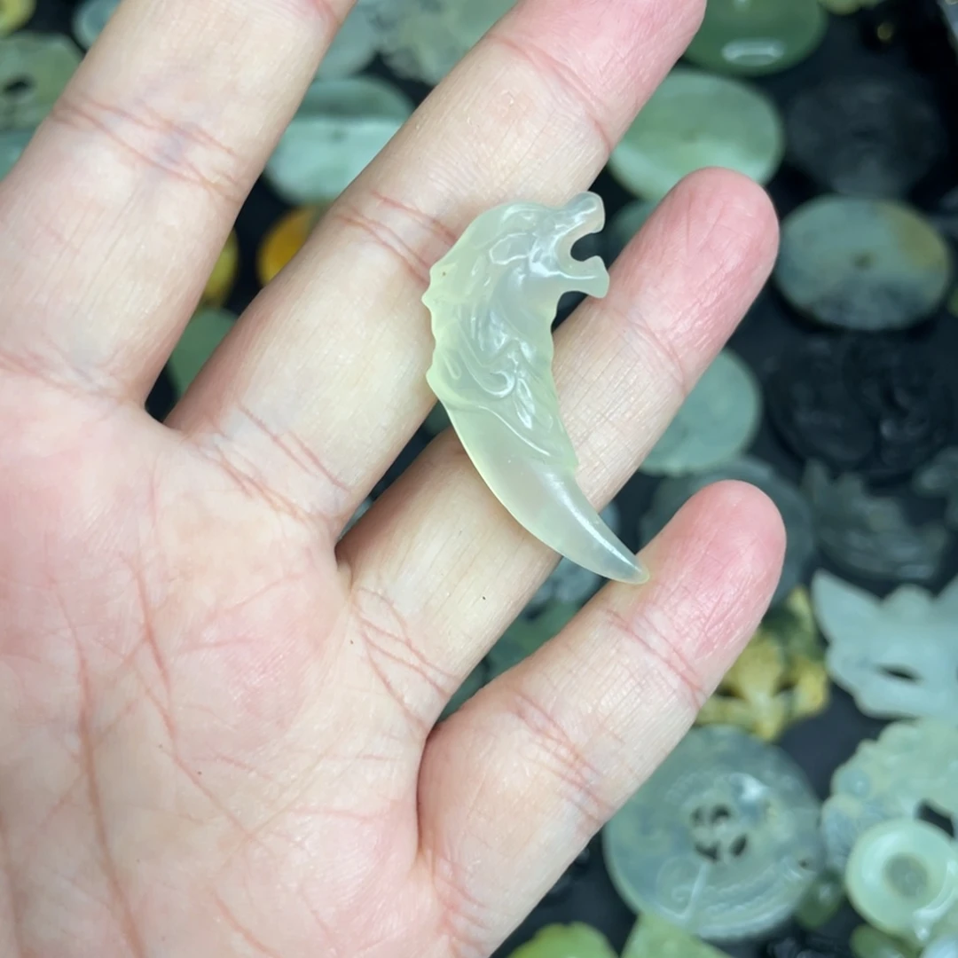 岫玉未镶嵌颈饰狼牙