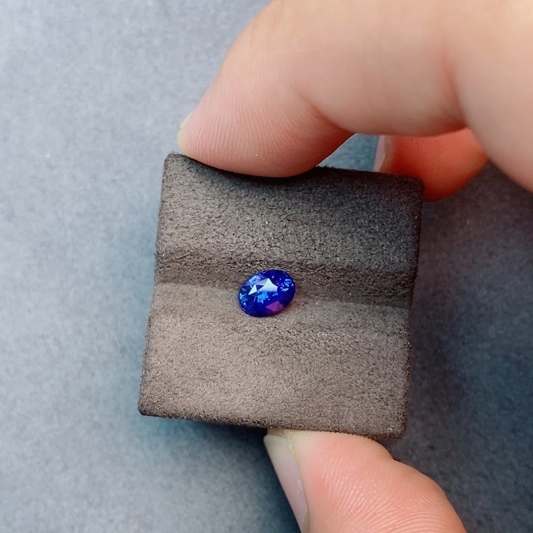 蓝宝石裸石1.36ct 吉尔德 皇家蓝