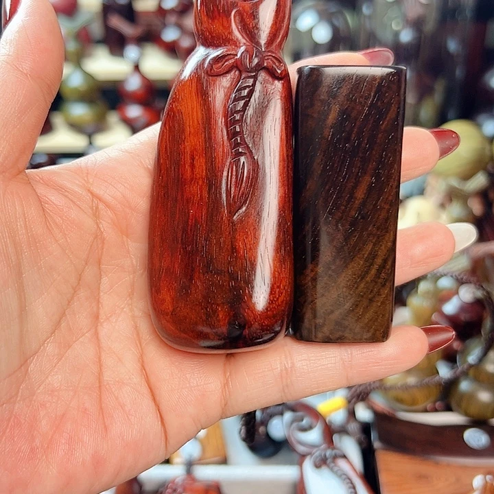 奥***木小叶紫檀钱袋子一个