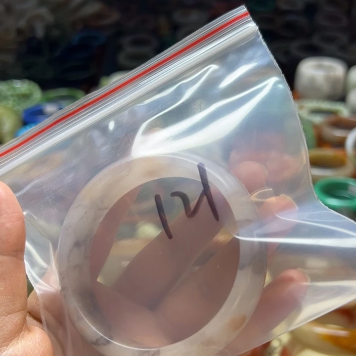 未镶嵌手镯石英质玉121