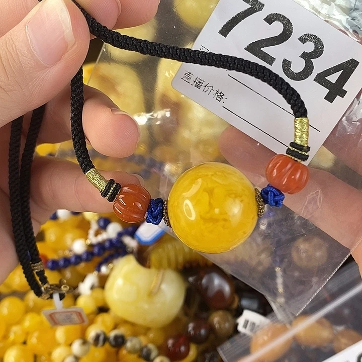 蜜蜡未镶嵌珠宝奇石