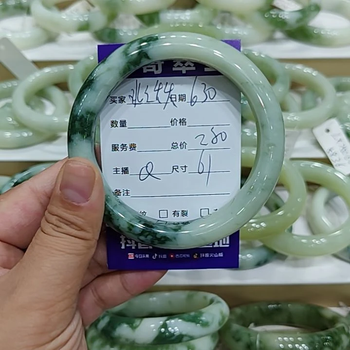 逃***&透闪石-蛇纹石玉未镶嵌手镯