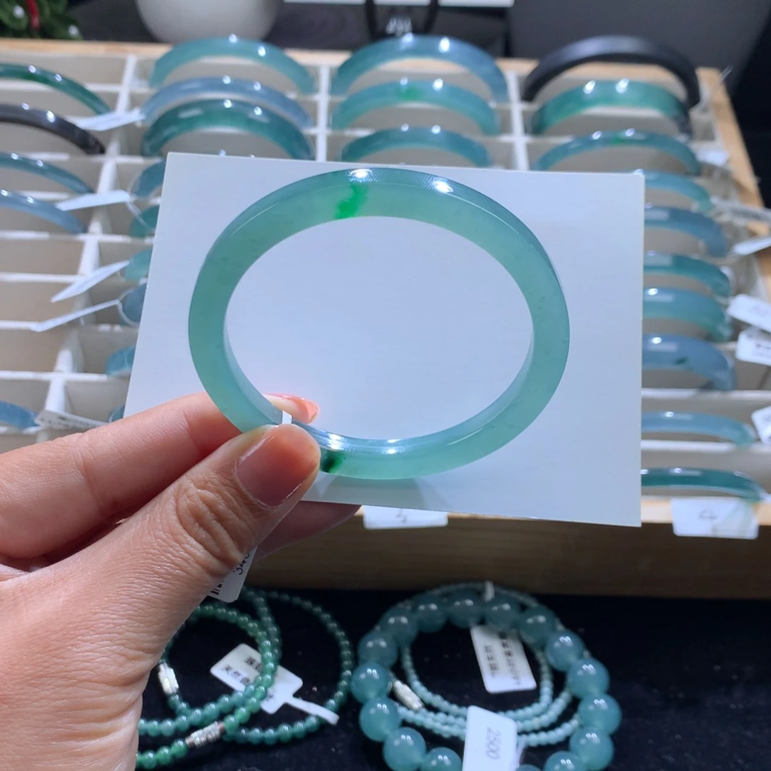 *****翡翠未镶嵌手镯冰晴底飘阳绿