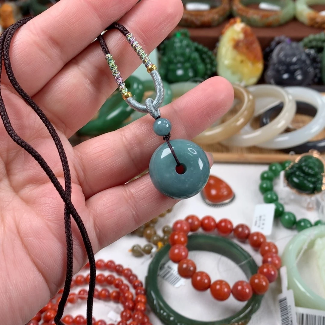 翡翠颈饰未镶嵌吊坠