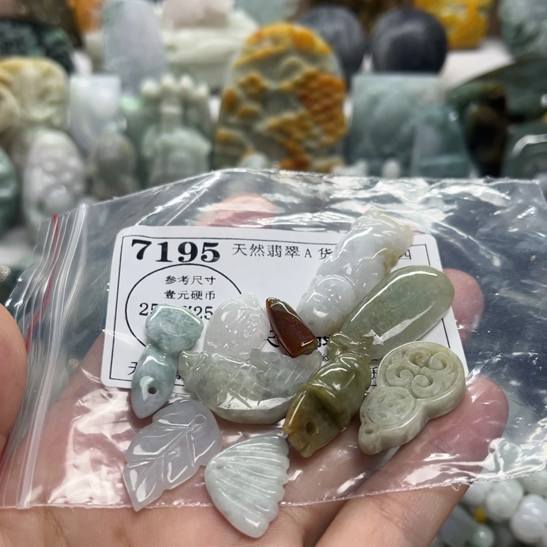 翡翠未镶嵌颈饰7195