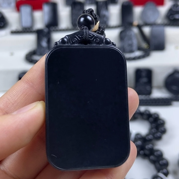 颈饰未镶嵌和田玉（墨玉）无事牌35牌