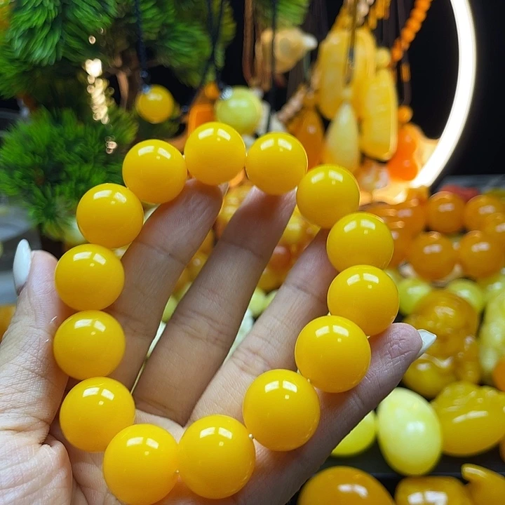 白***哥非金属鸡油黄手串