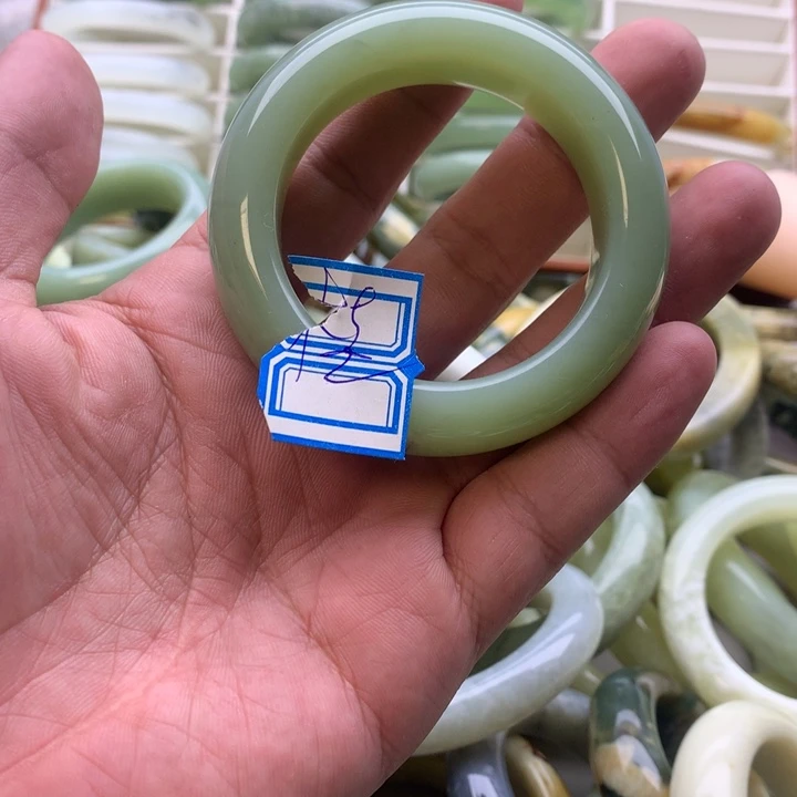 桂***⁹蛇纹石玉未镶嵌手镯